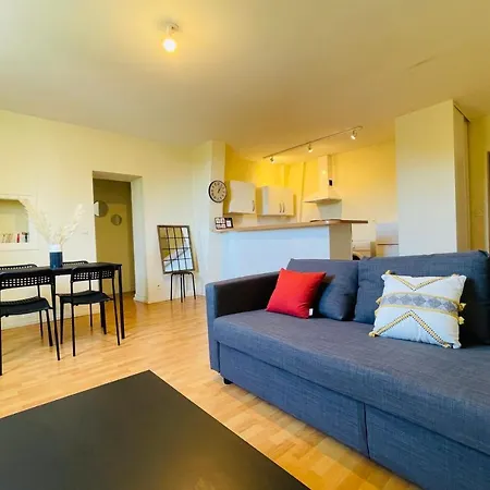 The Trench - Charming T3 In A Castle In The City Center Apartment Tours